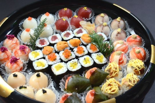 Gemischte Sushi-Platte. Beste japanische  Rezepte.