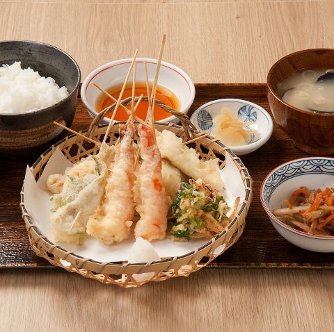 Tintenfisch-Garnelen-Spieße. Beste japanische  Rezepte.