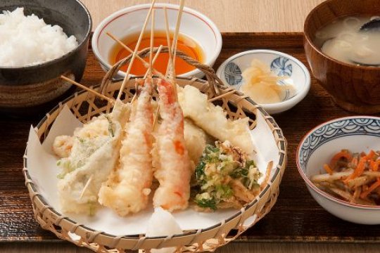 Tintenfisch-Garnelen-Spieße. Beste japanische  Rezepte.