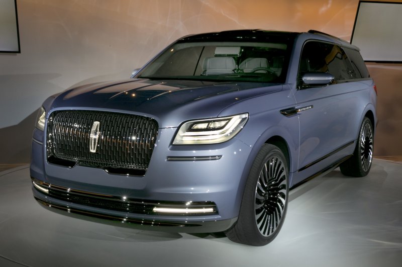 LINCOLN NAVIGATOR. Top 15 SUVs for Towing. NR 11.