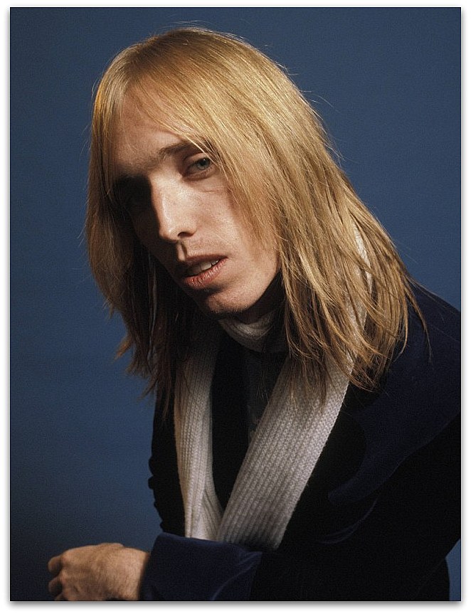 TOM PETTY. The essays on these singers, producers and musicians.