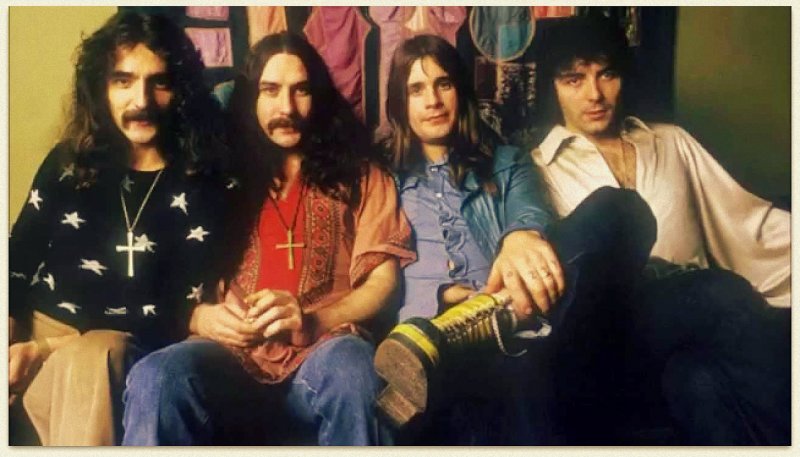 BLACK SABBATH. The essays on these singers, producers and musicians.