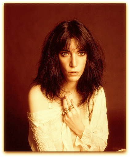 PATTI SMITH. The essays on these singers, producers and musicians.