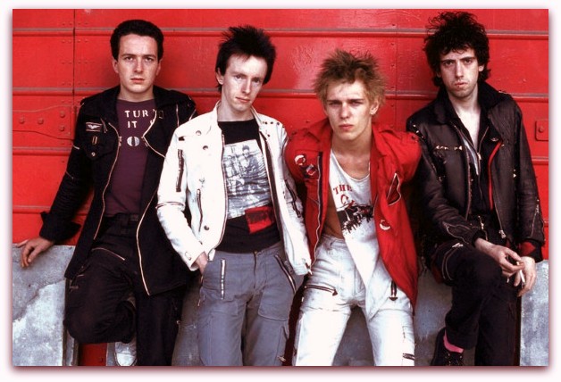 THE CLASH. The essays on these singers, producers and musicians.