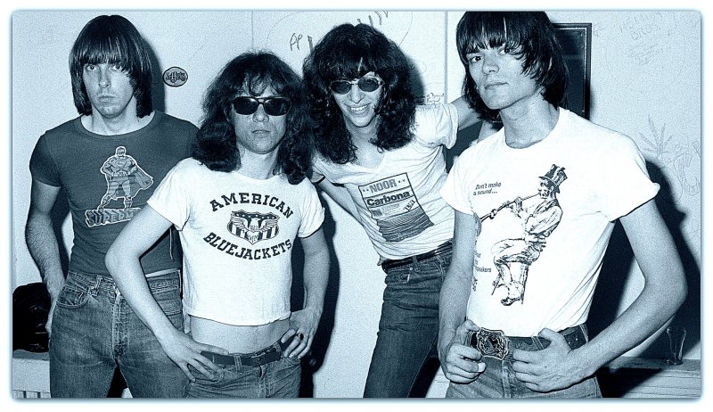 THE RAMONES. The essays on these singers, producers and musicians.