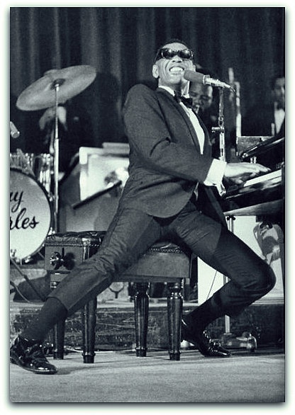 RAY CHARLES. The essays on these singers, producers and musicians.