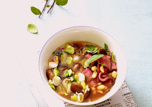 Vietnam-Suppe mit Roastbeef. Beste vietnamesische  Rezepte