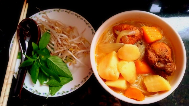 Kartoffeln und Hähnchen in Kokosmilch. Beste vietnamesische  Rezepte