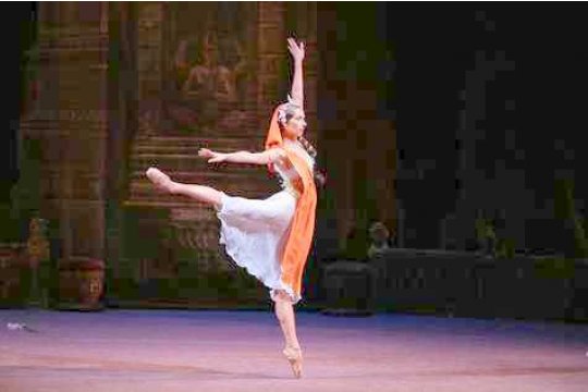 Maria Allash在俄罗斯芭蕾舞伟大的名字 |MolliMail.com